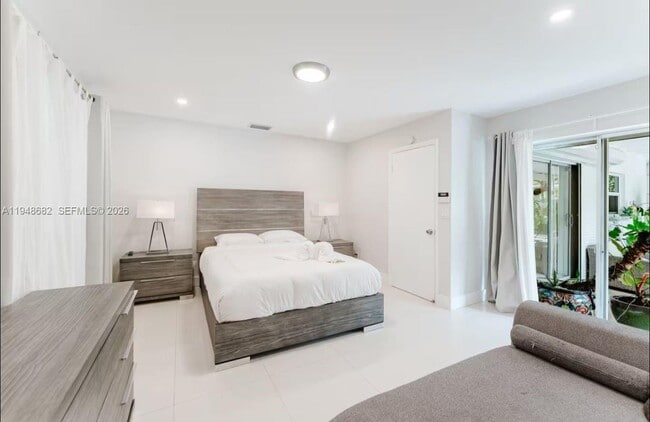 Building Photo - 4017 Monroe St