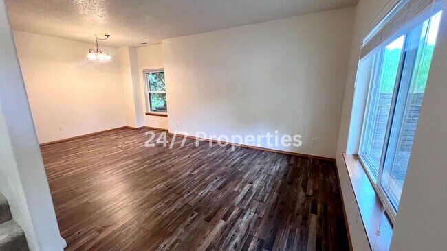 Building Photo - Beautiful 3 BD | 2.5 BA Duplex in Wine Cou...
