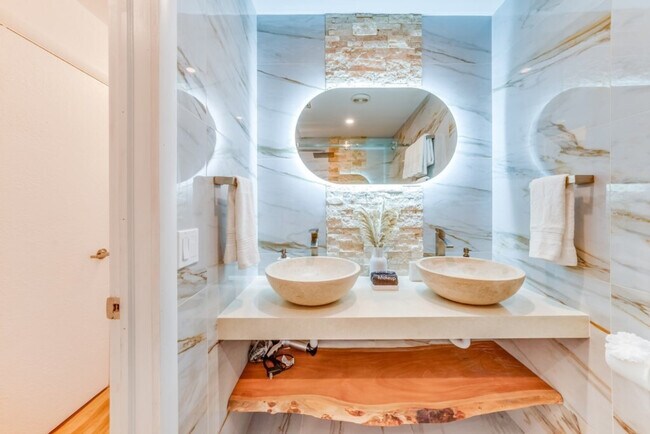 Building Photo - 1814 NW 14th Ave