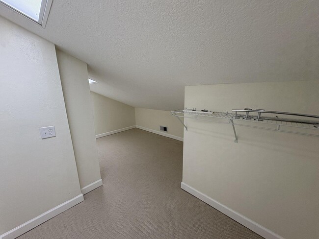 Building Photo - 314 Westlake Ct