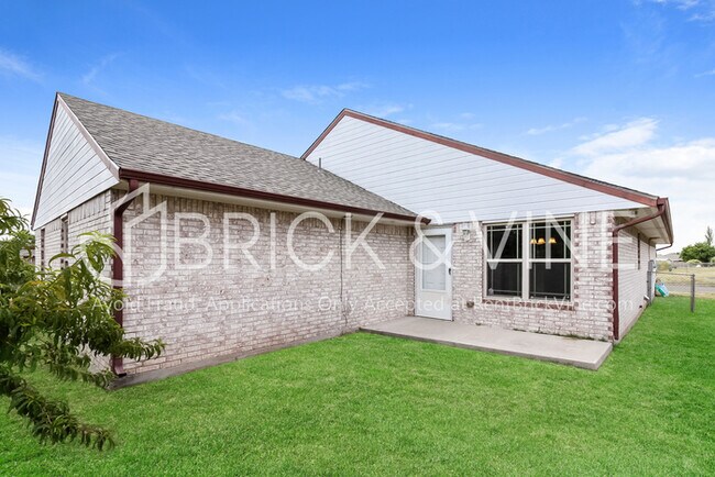 Building Photo - Pet-friendly house in Hope Crossing