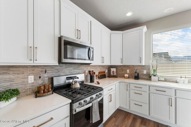 Building Photo - Spacious 4BR + Loft Home in Desirable North Place Community — Post Falls
