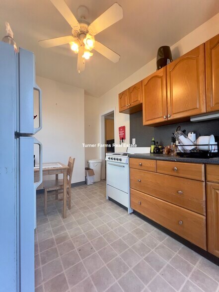 Building Photo - 60 Walden St