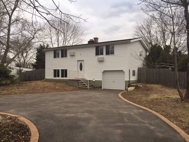 Building Photo - 68 University Heights Dr