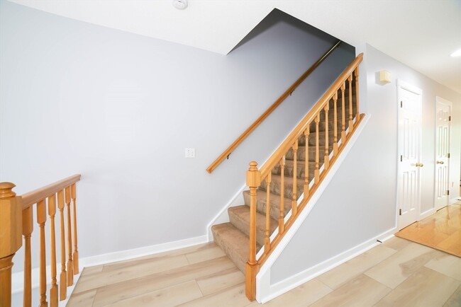 Building Photo - 64 Camelot Dr