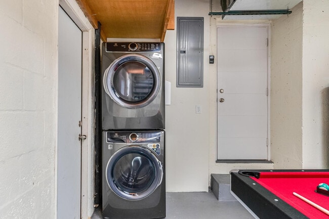 Building Photo - 616 NE 16th Terrace