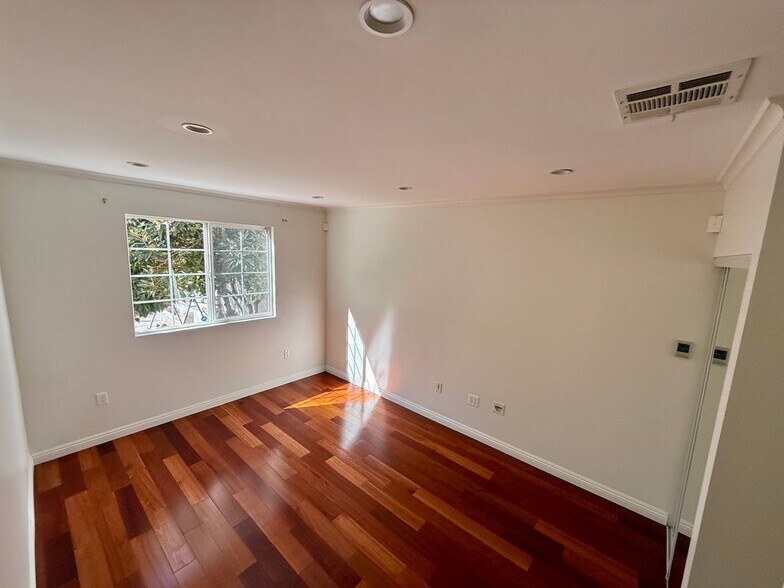 Building Photo - 1838 Glenwood Rd