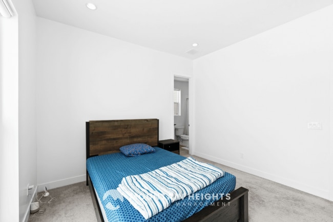 Building Photo - 5615 Valley View Rd