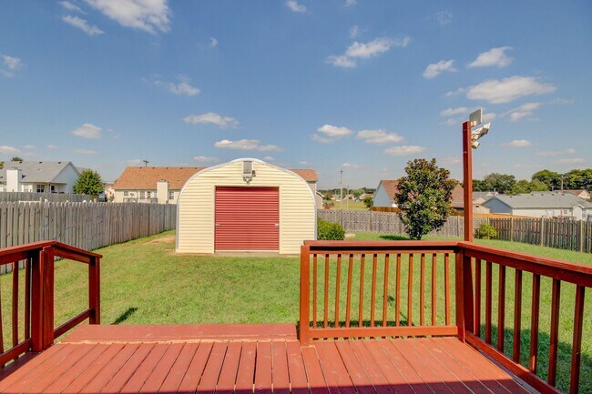 Building Photo - Super cute Ranch on Cul De Sac with update...