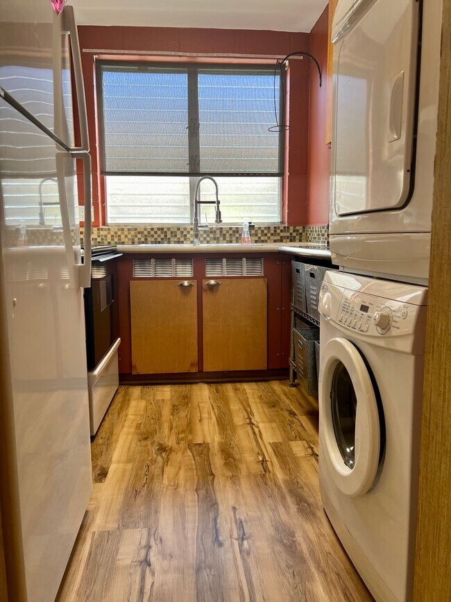 Building Photo - Charming 1/1/1 Ground Floor Unit with Lana...