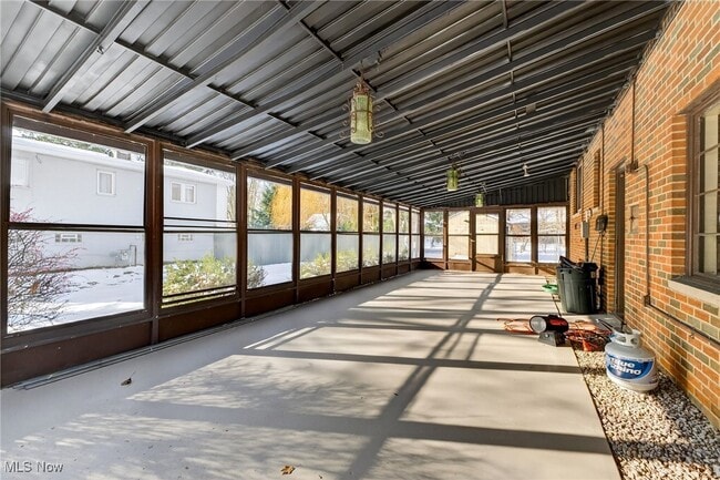 Building Photo - 8310 Broadview Rd