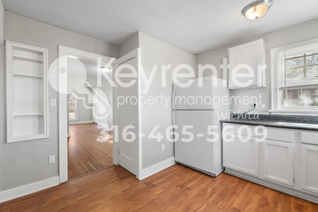 Building Photo - 1549 N Holyoke Ave