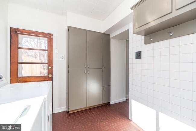 Building Photo - 7738 Ardleigh St