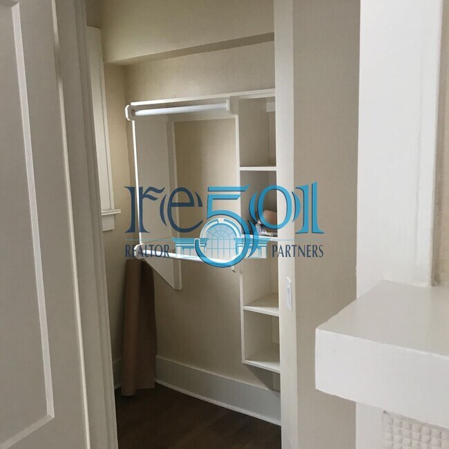 Building Photo - *New Price*  Newly Renovated Immaculate Co...