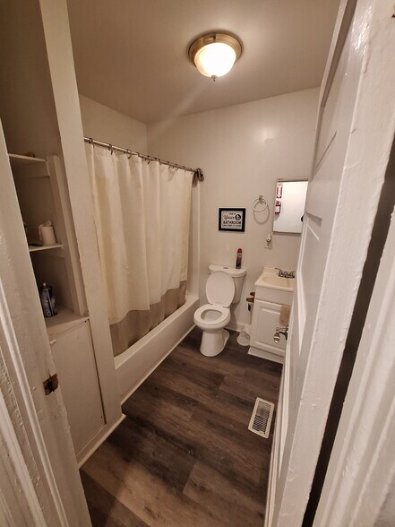 Building Photo - 125 Collins Ave