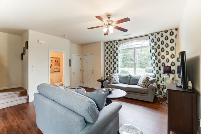 Building Photo - $500 Off First Full Months Rent