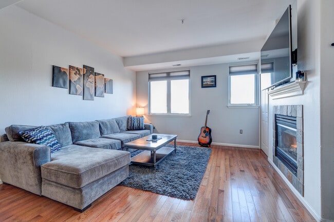 Building Photo - 2951 W Riverwalk Cir