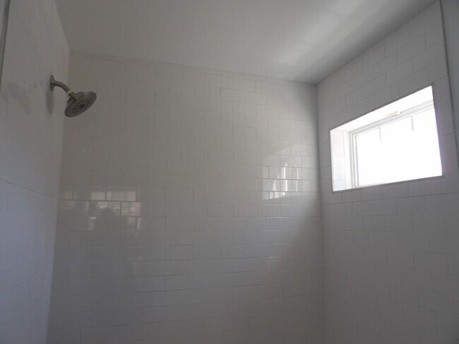 Building Photo - 4116 Horseshoe Rd N