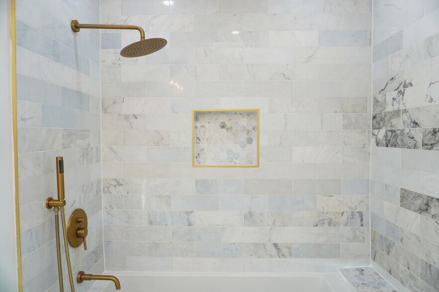 Building Photo - 1120 S Barrington Ave