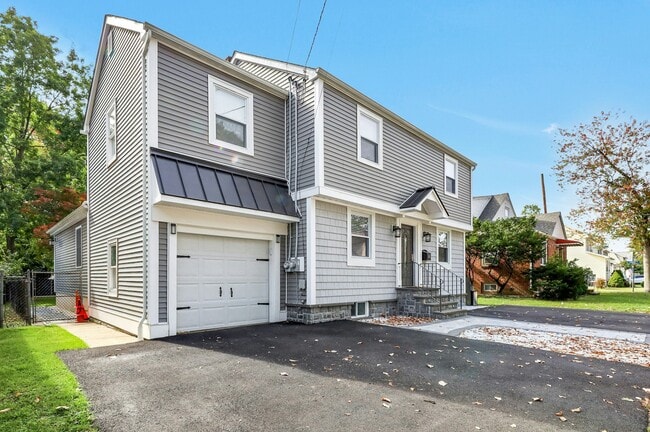 Building Photo - 215 New Milford Ave