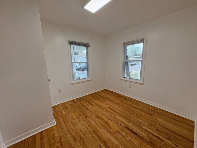 Building Photo - 425 Drummond Ave