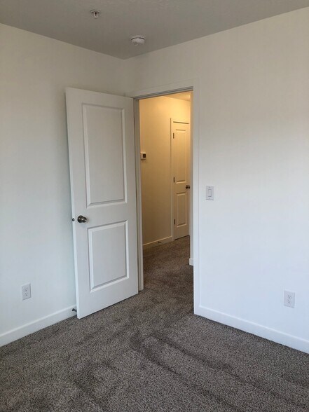 Building Photo - 4217 W Scofield Park Ct