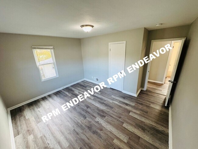 Building Photo - 2Bed/1Bath Available NOW!