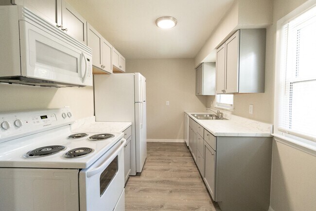 Building Photo - 2804 Isherwood Dr