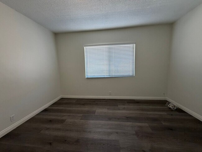 Building Photo - 512 S La Serena Dr