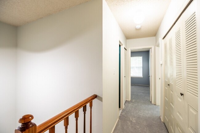 Building Photo - 361 Hadleigh Ln