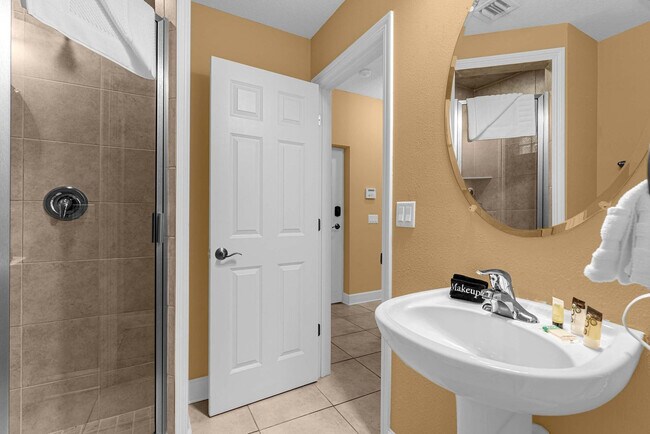 Building Photo - 14545 Damai Ln