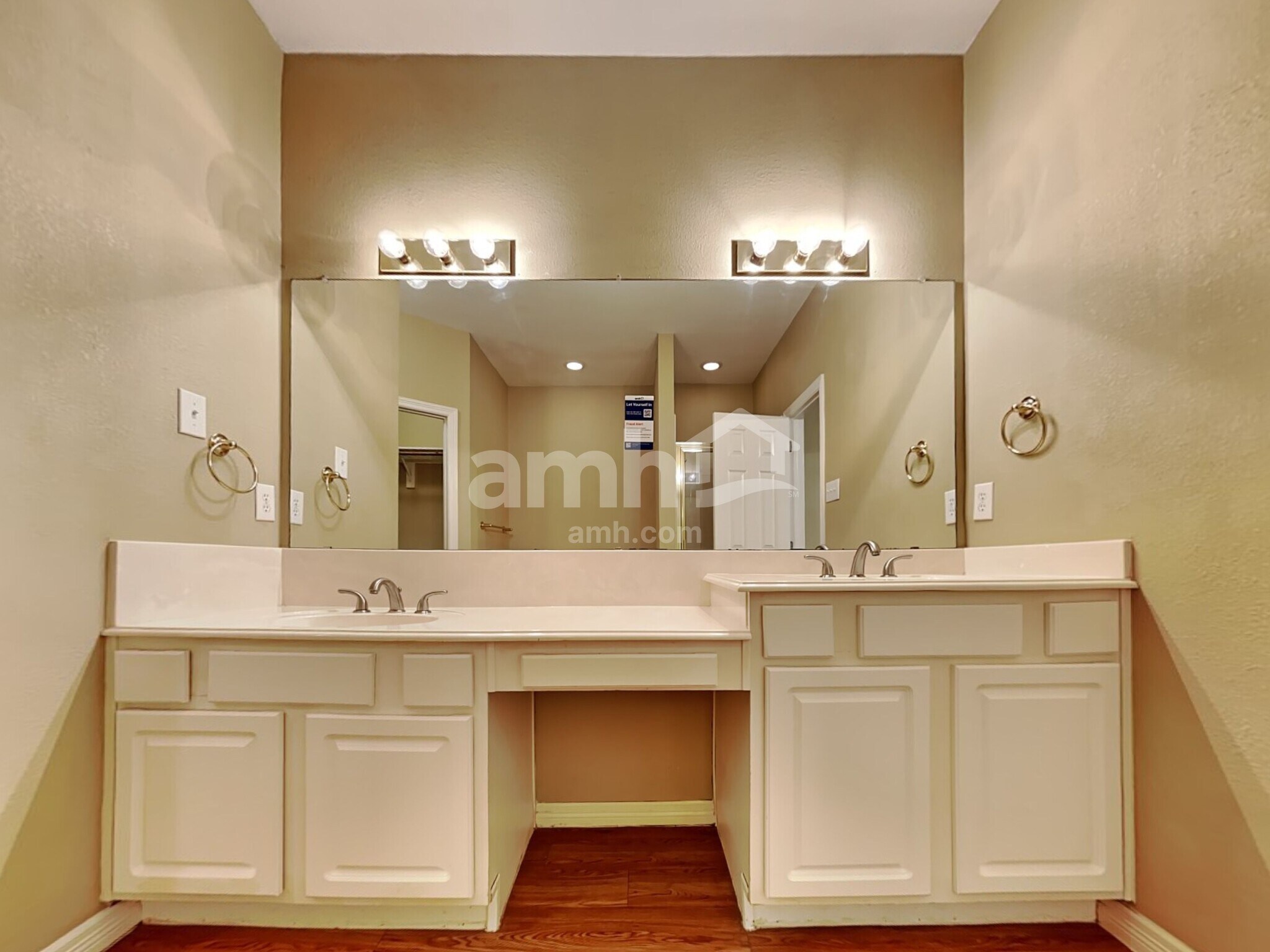 Building Photo - 310 Victory Ln