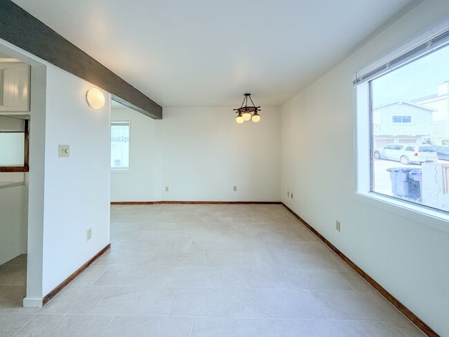 Building Photo - 108 Los Angeles Ave