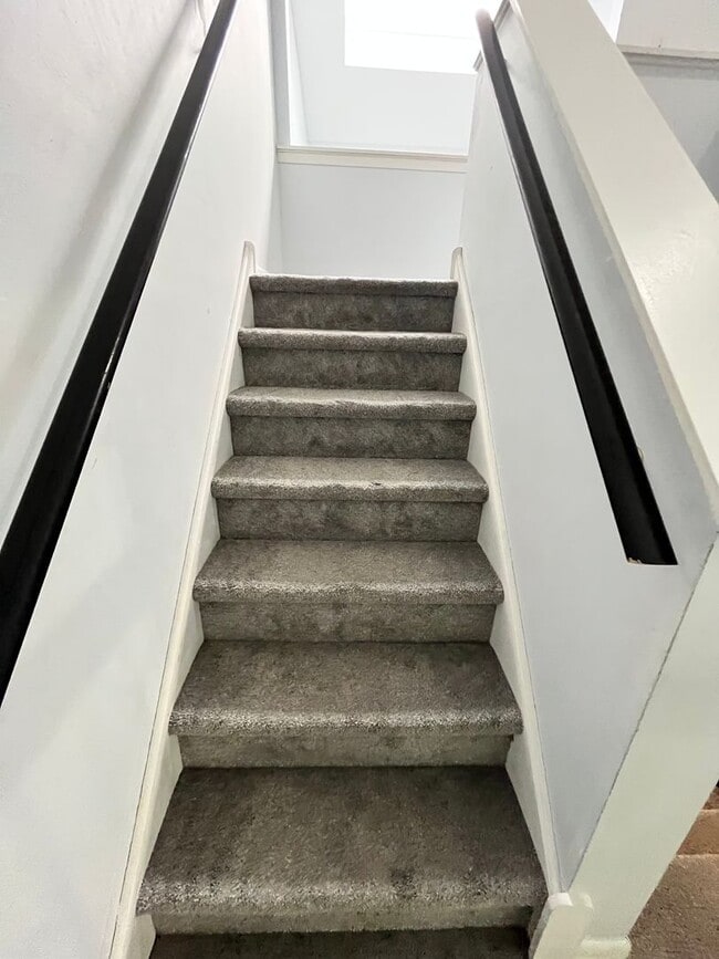 Building Photo - 2 Bd / 1.5 Bth Townhouse in Stover Mill