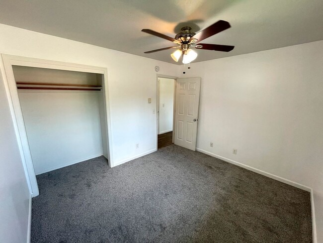 Building Photo - Fantastic 1 Bedroom Apartment in St Johns with Updated Kitchen