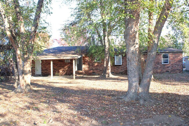 Building Photo - 4 BEDROOM HOUSE BY ELEMENTARY SCHOOL*