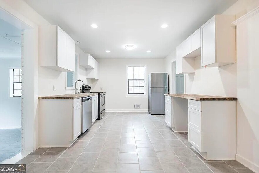 Building Photo - 201 Sherman St