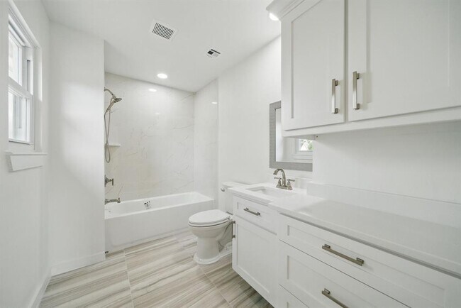 Building Photo - 9711 Derrik Dr