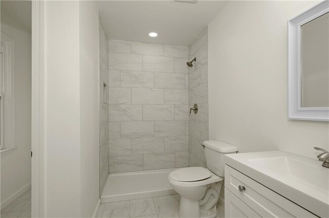 Building Photo - 878 Parkway Dr