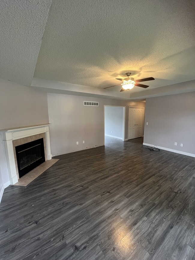 Building Photo - 723 Iron Horse Dr