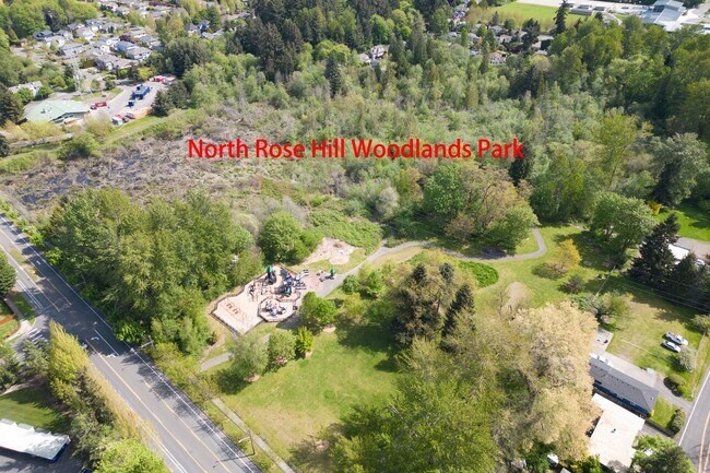 Building Photo - Peaceful Lakefront Living in Kirkland