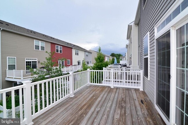Building Photo - 10684 Viewmont Ln