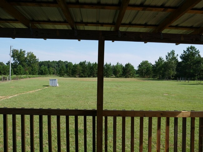 Building Photo - Adorable mobile home in Quitman