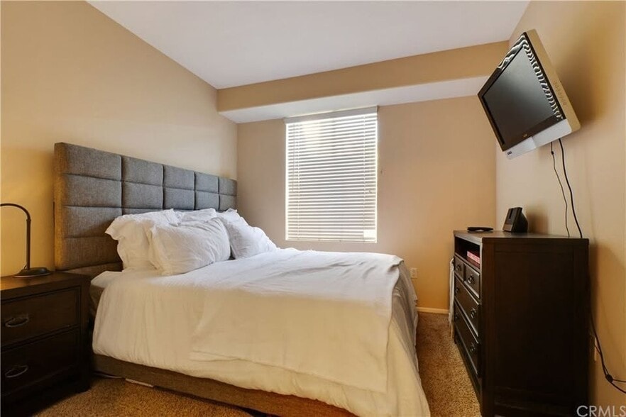 Building Photo - 2335 Watermarke Pl