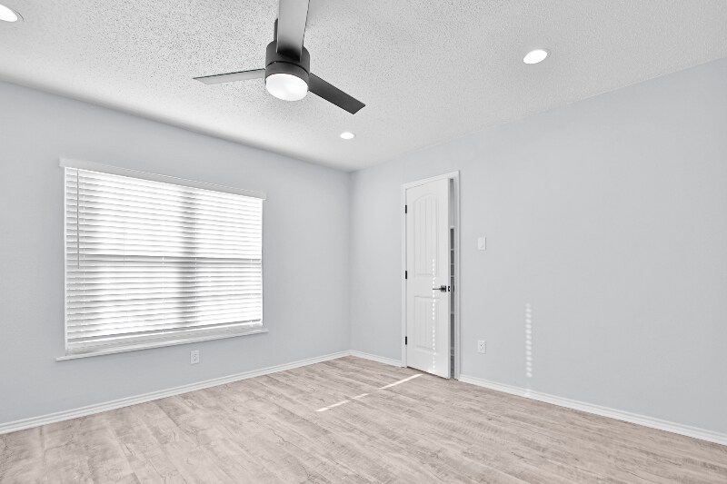 Building Photo - 6907 Avenue W