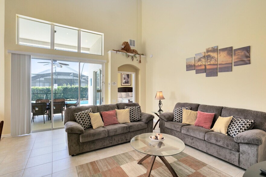 Primary Photo - 8057 King Palm Cir
