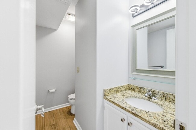 Building Photo - 830 Vine St