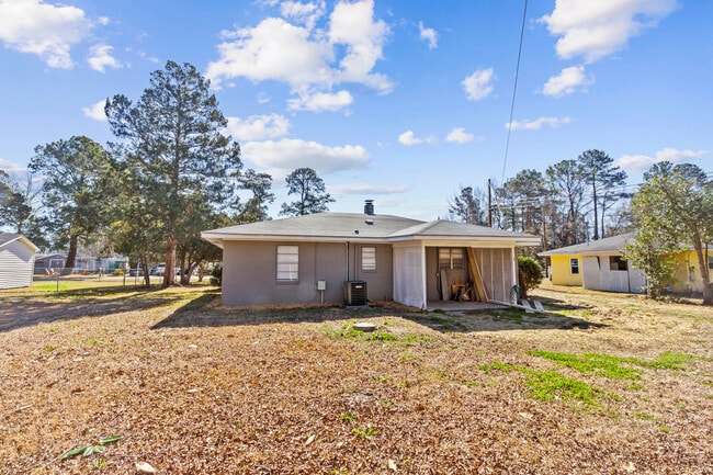 Building Photo - 404 Pine St