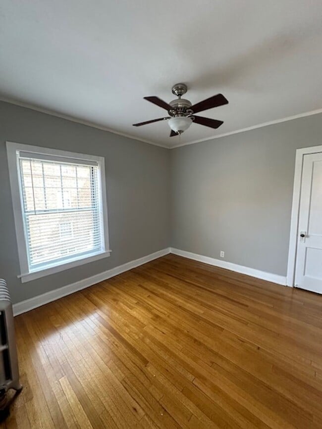 Building Photo - East Edgewater Deluxe Two Bedroom + Sunroom