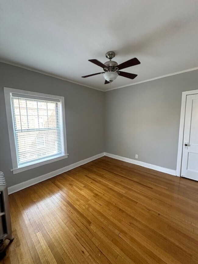 Building Photo - East Edgewater Two Bedroom